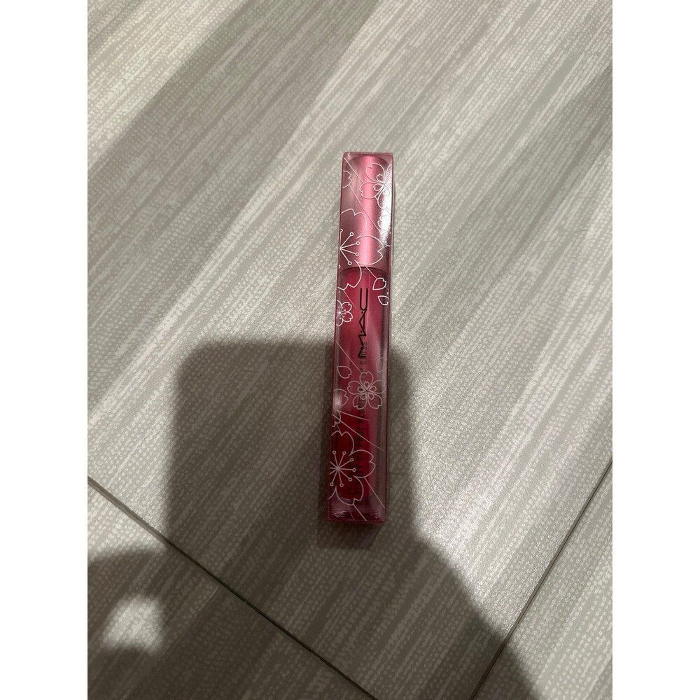 Limited edition MAC plenty of pout plumping lipgloss